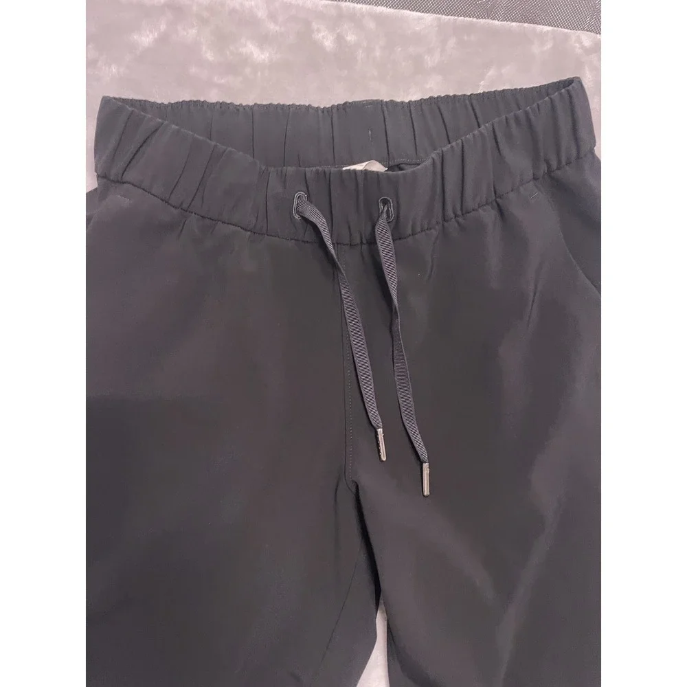 Lululemon Womens 4 Black Joggers Tapered Drawstring Track Pants Gym Workout - Picture 3 of 9